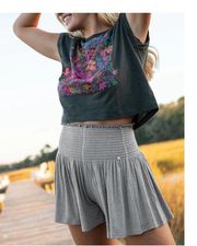 Natural Life Womens Size Medium Gray Daisy Chain Skort Shorts NWOT