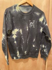 Hufflepuff Girls Sweatshirt | Hot Topic size small sweater has stains as seen in pictures very rare