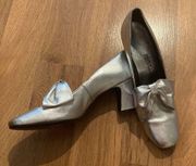 May Company California Silver Metallic Vintage Bow Heels Size 8 Narrow Women’s