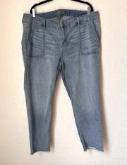 Torrid cropped Boyfriend raw hem light wash jeans size 20