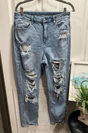 American Eagle Distressed Curvy Mom Jean Size 8  High waist.