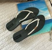 NWOT Reef beach summer boho Comfy flip flops size 11 women’s