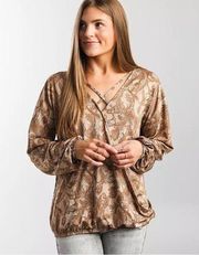 Buckle Daytrip Paisley Surplice Top Cross Neckline size Medium Casual