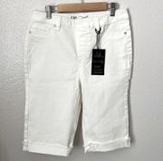 New NWT DG2 Diane Gilman pull on white long Bermuda shorts XS