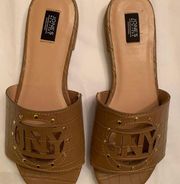 NWOB  signature yardley sandals