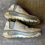 LIKE NEW Nike ACG Gray Boots ( 7.5 )‎