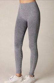 New Vintage Gray Pleated Jeggings by Nikibiki