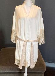 Women’s Flora Nikrooz Ivory Robe Size L NWT *READ