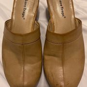 Baretraps beige platform clogs size 7