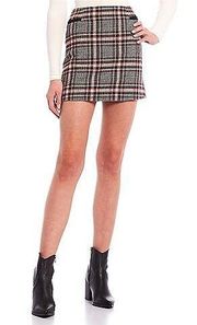 - stunning plaid skirt with Velvet trim on the pockets! BNWT! ♥️💚