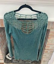 Gimmicks by BKE Moss Green Cage Netted Neckline size Medium Long Sleeve