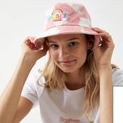 TIE-DYE BUCKET HAT