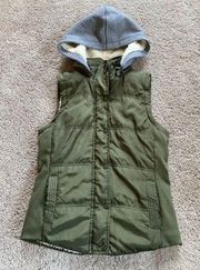 Ci Sono women’s small sleeveless green vest