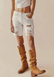 Free People  Mid Rise Boyfriend Distressed Bermuda Shorts in White Sz 25 NWT