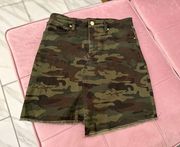 Sanctuary Tattered Camo Dreamer Skirt‎ Size 26