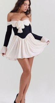 'Alana' Black & Cream Off Shoulder Dress NWOT size XS