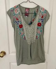 Johnny Was JWLA Embroidered Floral Gray Tee Shirt