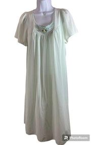 Vintage Vanity Fair Nightgown Small