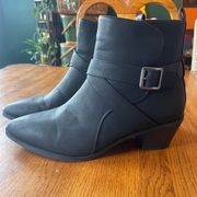 Maurice’s Supercush Claire Ankle Boot EEUC Size 9.5 Bin D