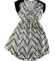 Lush Dress Womens X-Small White Black Printed V-Neck Short Sleeve Mini