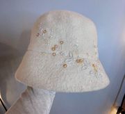 Nine West white winter hat with sequins