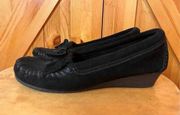 Minnetonka Moccasins Wedge Black Leather Size 6.5