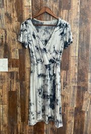 women's size small length 40 bust to bust 16. Gray and white