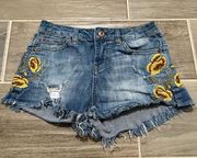 Vanilla Star floral embroidery mid rise shortie jean shorts size 3 frayed hem