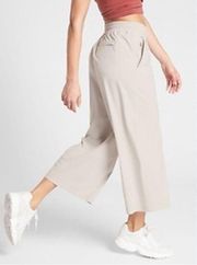 Athleta Brooklyn Wide Leg Crop Pant Cream Pull On Women’s Size 10