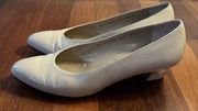 Salvatore Ferragamo Cream Leather Heels Pumps Shoes Size 6 1/2B Almond Toe Shape