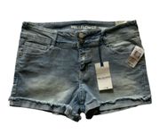 NWT-WALLFLOWER-DENIM SHORTS-SIZE 13 /31 Wallflower luscious curvy fit stretch shorts, brand new, size 13 Measurements: Waist: side to side 18 inches  Inseam: 3 inches