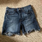 EXPRESS  Midi Vintage High Rise Distressed Short