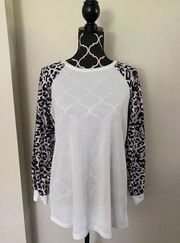 EUC Zeagoo White Polyester Waffle Top with Animal Print Sleeves size medium