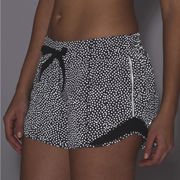 Lululemon Frozen Fizz OG Hotty Hot Shorts 4”