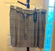 NWT PLUS SIZE KARL LAGERFELD BLACK & WHITE SKIRT SIZE 16