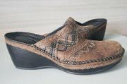 Clarks Womens  Artisan Collection 12931 Brown Slip On Leather Wedge Clog 7.5