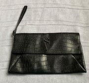 Simply Vera NWOT snakeskin print black wristlet.