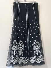 Peter Nygard Black & White Embroidered Tulle MIDI Skirt Size 6