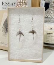 New in box Vuonue handmade Finland feather earrings