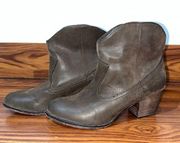 Rocket Dog Distressed Leather Ankle Boots size 9