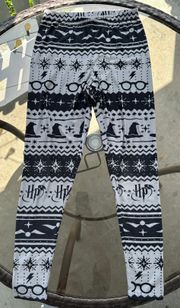 Hot Topic  Fair Isle Leggings in Gray/Black - Medium