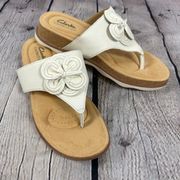 Clarks Women’s Brynn Style Comfort Thong Sandal Flower White Leather 8M