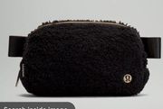 Lululemon  athletica black Sherpa wear everywhere belt bag