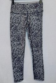 black white printed high waisted ankle length athletic leggings small