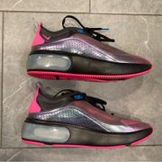 AIR MAX DIA SE SNEAKER IN BLACK/ PINK BLAST-BLACK