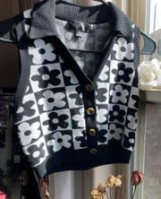 Y2k Say what black and white floral print cropped vest