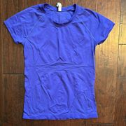 Athleta Short Sleeve T-Shirt Medium