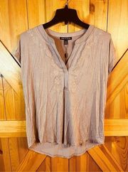 Cable & Gauge Womens Top Medium Sleveless V Neck Embroidered nwt (2181)