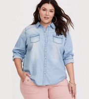 Torrid Taylor Light Wash Denim Button Down Shirt Chambray Long Sleeve Blue 1