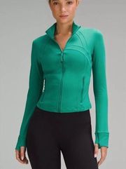 Lululemon Cropped Define Jacket Nulu in Kelly Green Size 2